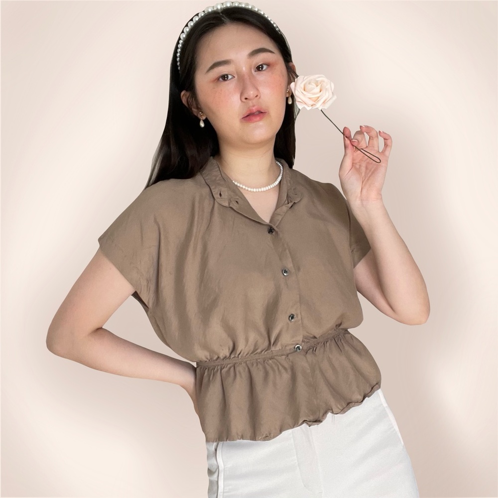 Vintage brown short sleeve drop shoulder blouse w/ elasticated waist.